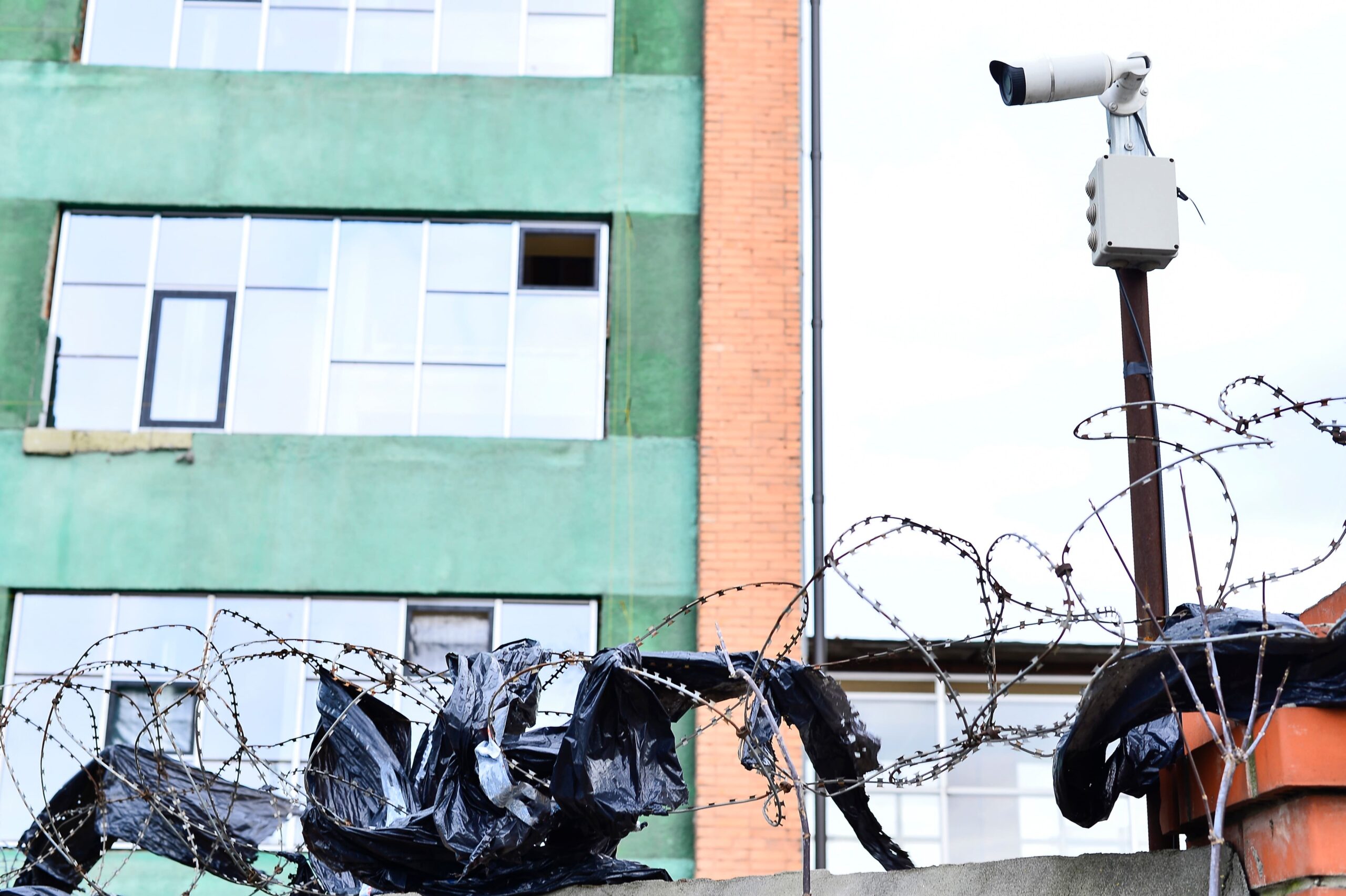 luz-de-la-calle-contra-el-edificio_11_11zon